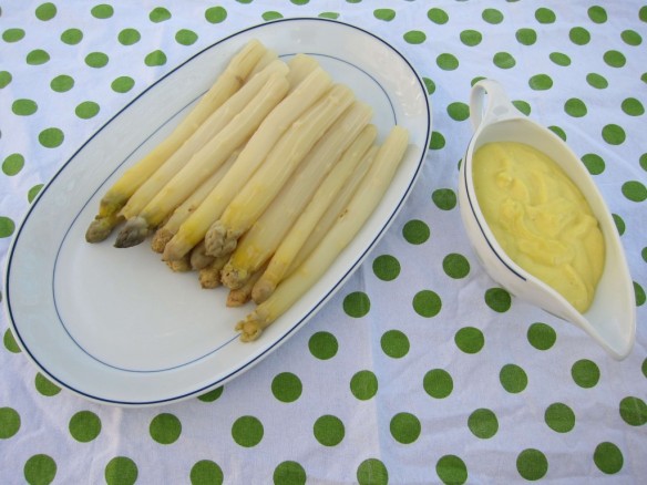 Asparagus & Mousseline Sauce