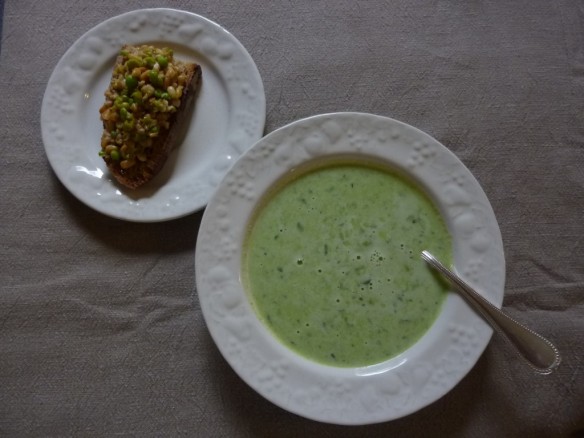 Garden Pea Soup and its Bruschetta