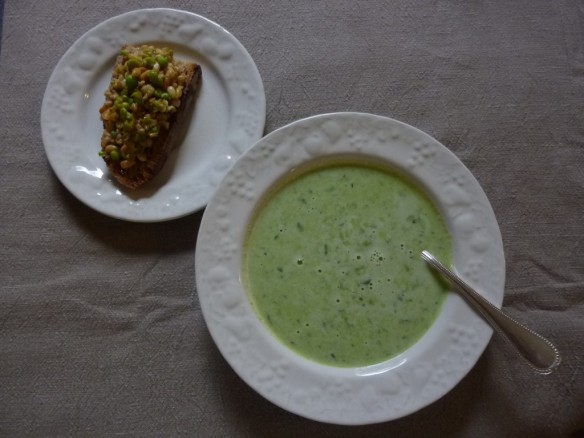 Soupe Fraîche de Pois et sa Bruchetta