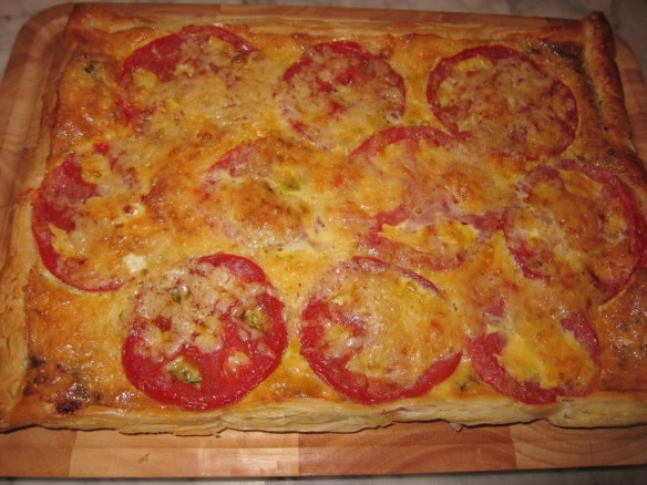 Tarte aux Tomates, Pesto Rouge et Gruyère