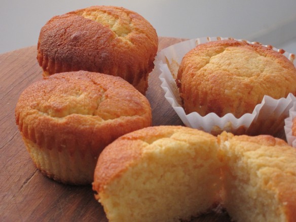 Fluffy Ricotta and Almond Muffins