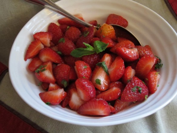 Strawberries with Peppermint Fruit Salad 