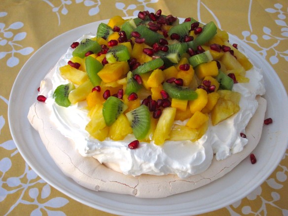 Pavlova aux Fruits Exotiques